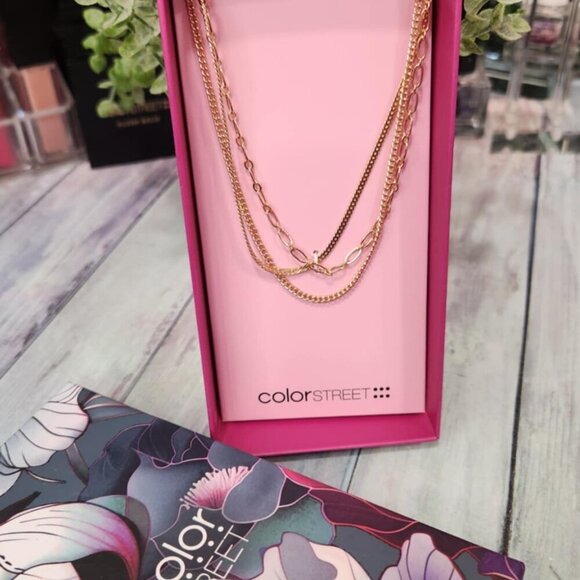 Color Street 3 Layered Gold plated necklace - Picture 6 of 6